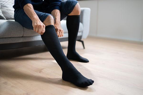 Pacco da 4 di Calze a Compressione Graduata Calze al Ginocchio per Sport, Corsa, Escursioni, Giri in Bici, Viaggi in Aereo Pacco da 4 di Calze a Compressione Graduata Calze al Ginocchio per Sport, Corsa, Escursioni, Giri in Bici, Viaggi in Aereo